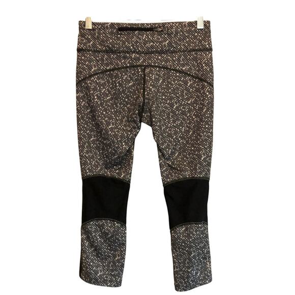 Nike Dri Fit Capri Leggings Womens Small Running Gym Yoga Meteor Black White - Picture 2 of 8